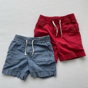 Bundle of 2 sets of Gap shorts size 3T